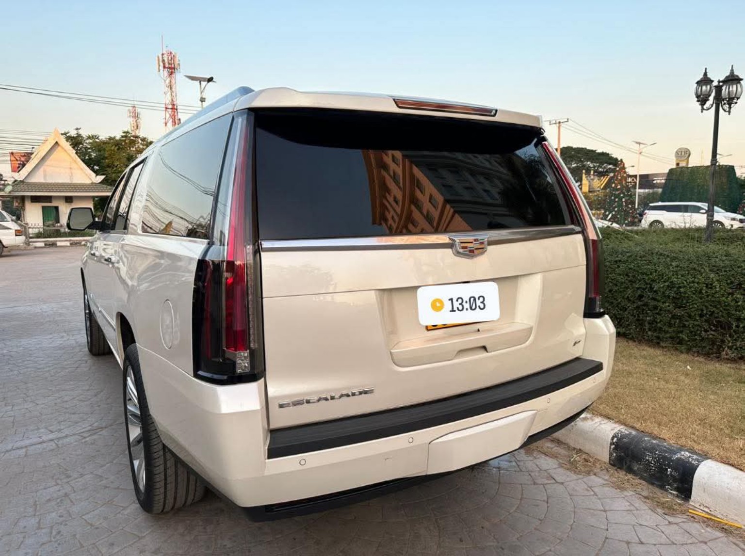 Cadillac Escalade photo 4