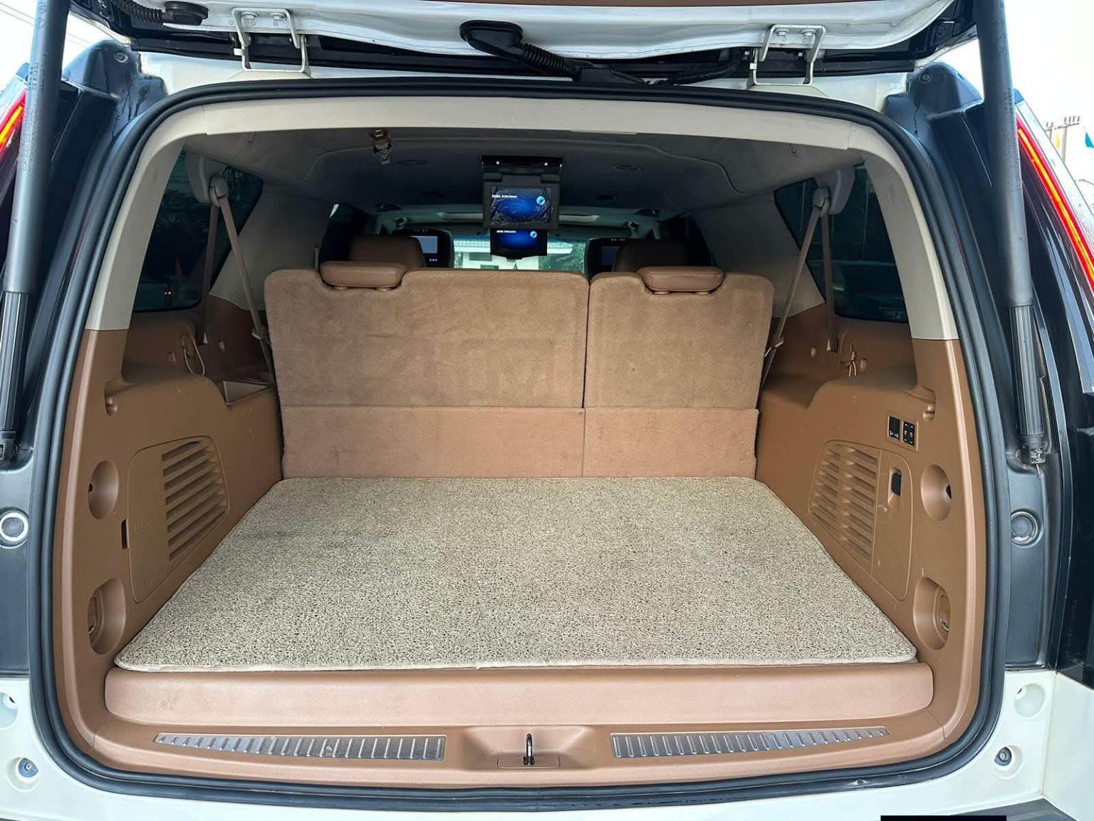 Cadillac Escalade photo 9