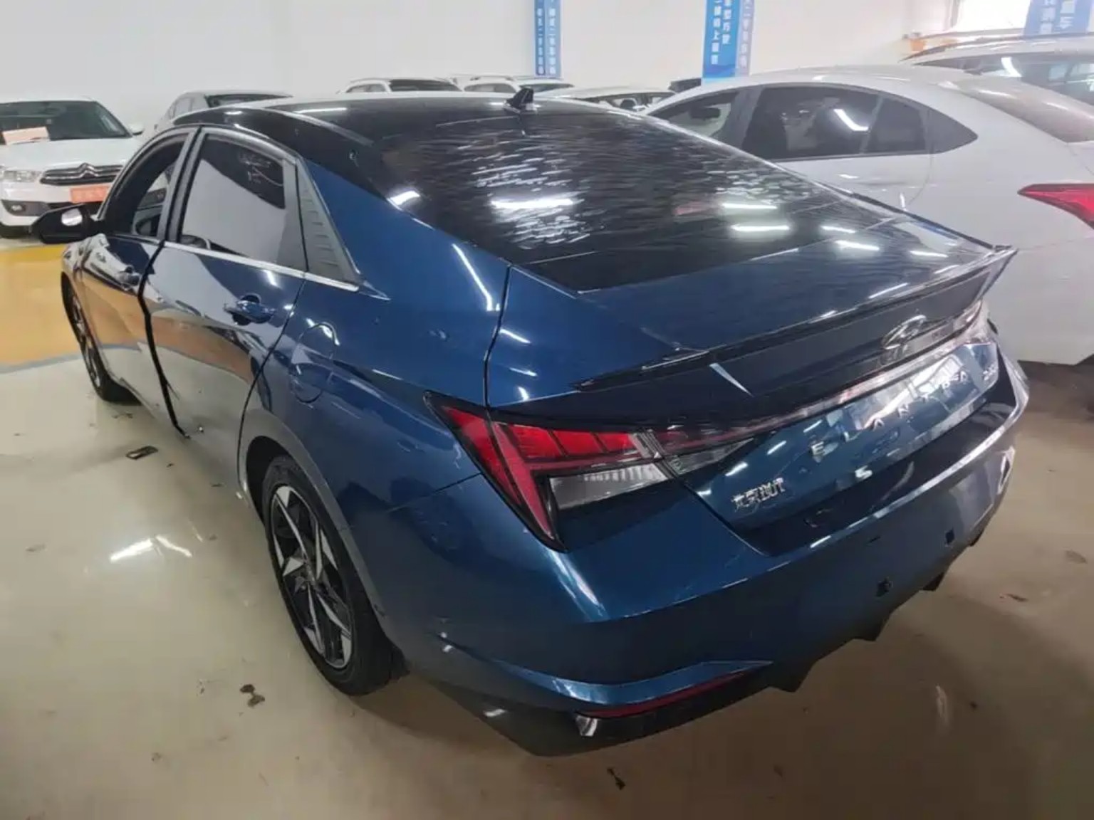 Hyundai Elantra photo 8