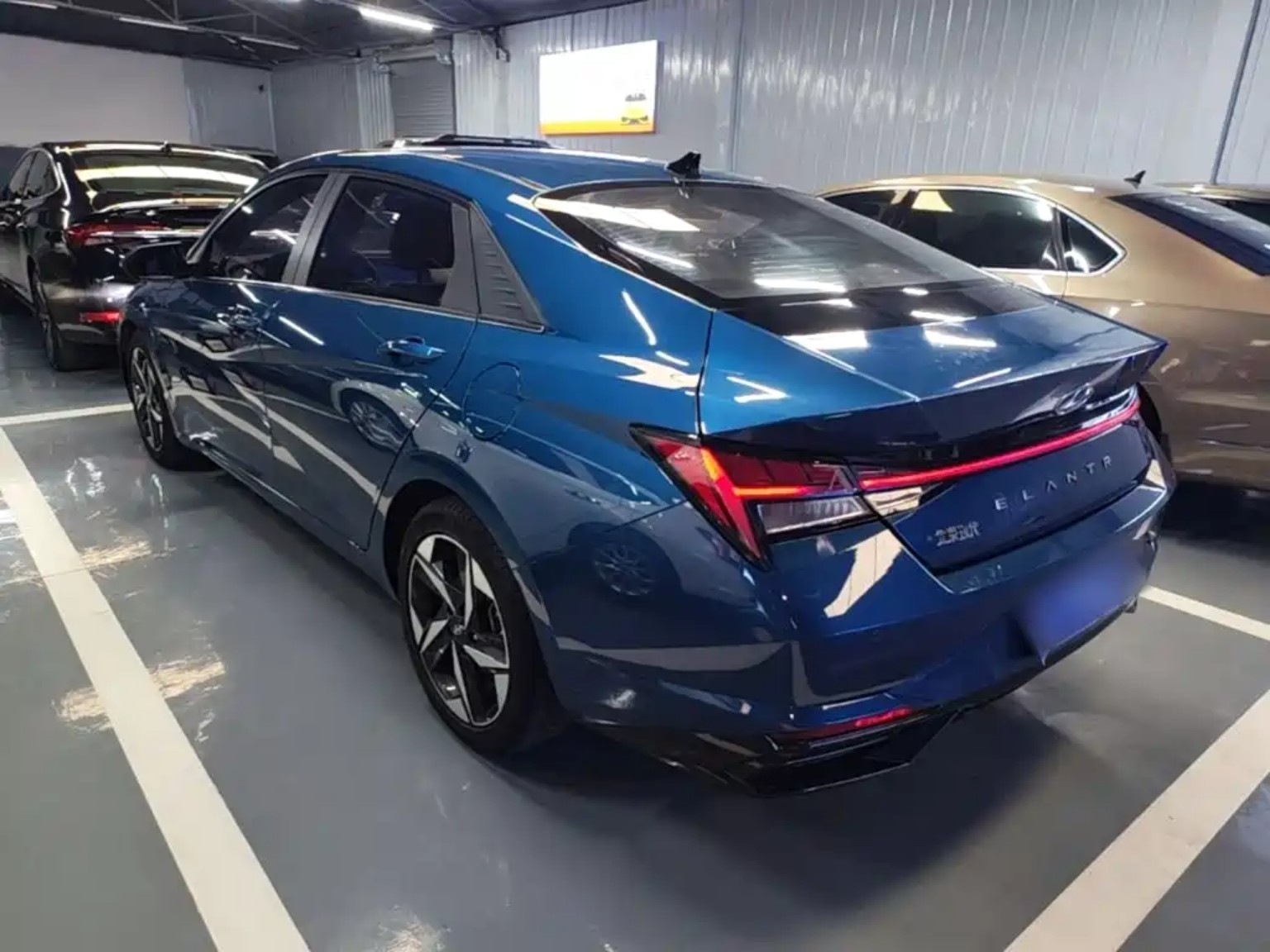 Hyundai Elantra photo 10